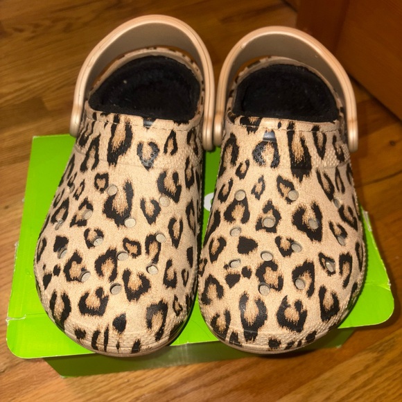 Classic Dual Comfort Crocs w/ Fleece Lining 🐆 - Picture 2 of 7